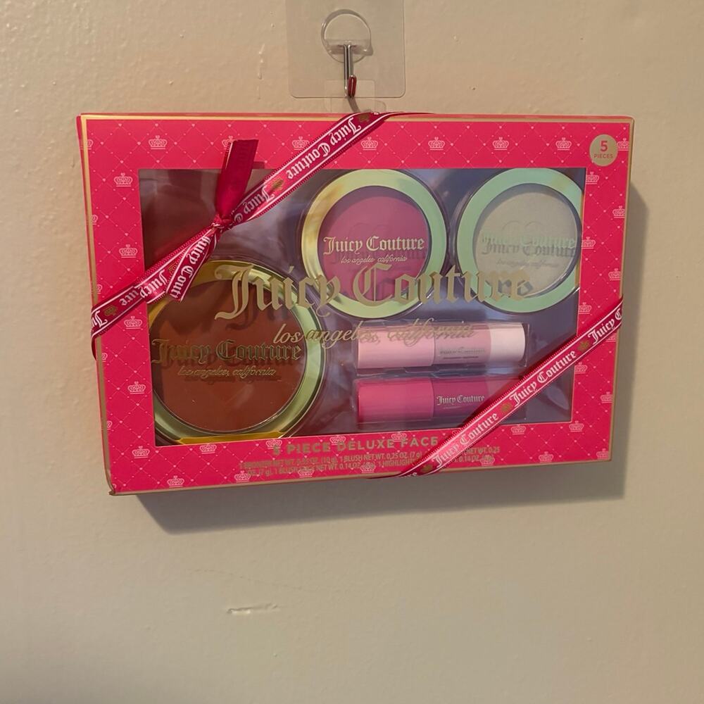 Juicy Couture 5-Piece Deluxe Face Make Up Set - New in Box
